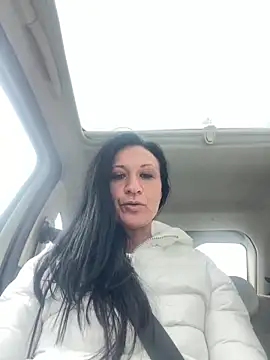 Snapshot of Luna-77 chatting on February 19, 2025, 12:33 pm Luna-77 online show from February 19, 2025, 12:33 pm