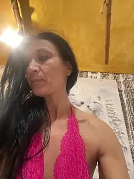 Snapshot of Luna-77 chatting on February 20, 2025, 2:13 pm Luna-77 online show from February 20, 2025, 2:13 pm