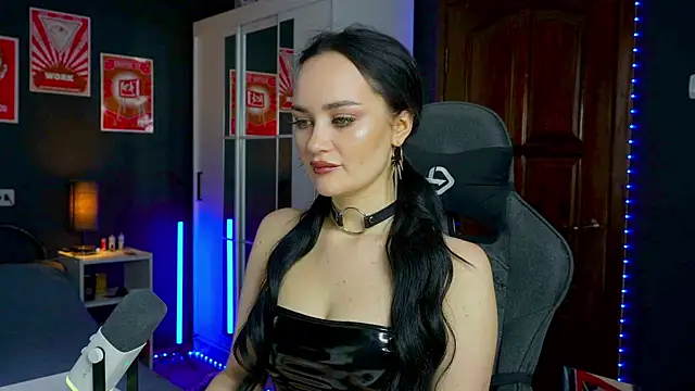 QueenAliss online show from November 9, 2025, 3:49 am