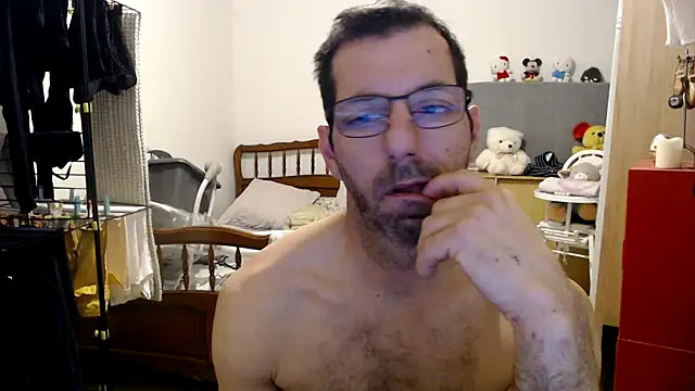 Snapshot of steph19x5 chatting on January 30, 2025, 4:27 am steph19x5 online show from January 30, 2025, 4:27 am