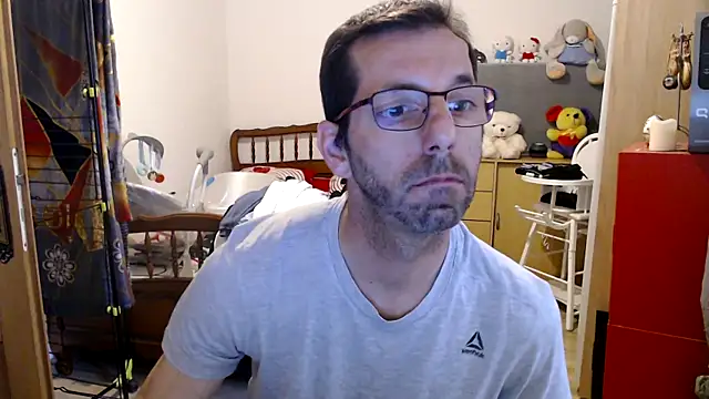 Snapshot of steph19x5 chatting on February 22, 2025, 4:51 pm steph19x5 online show from February 22, 2025, 4:51 pm