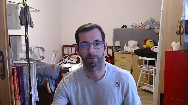 Snapshot of steph19x5 chatting on February 25, 2025, 5:04 pm steph19x5 online show from February 25, 2025, 5:04 pm