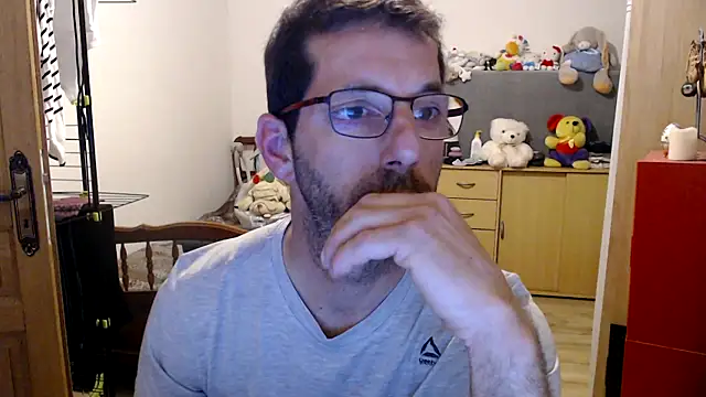 Snapshot of steph19x5 chatting on March 7, 2025, 6:43 pm steph19x5 online show from March 7, 2025, 6:43 pm