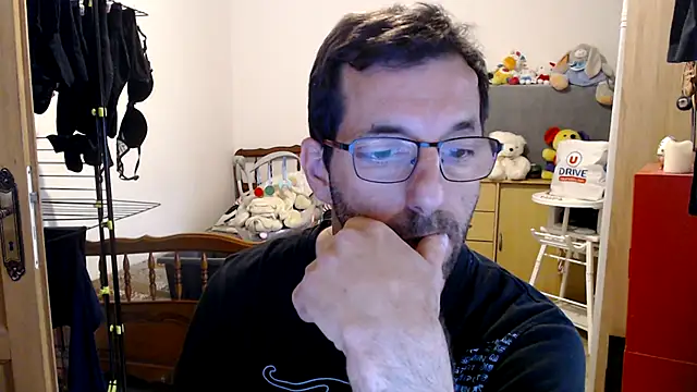 Snapshot of steph19x5 chatting on March 9, 2025, 10:19 am steph19x5 online show from March 9, 2025, 10:19 am