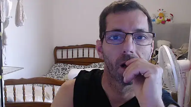 Snapshot of steph19x5 chatting on October 8, 2025, 8:23 am steph19x5 online show from October 8, 2025, 8:23 am