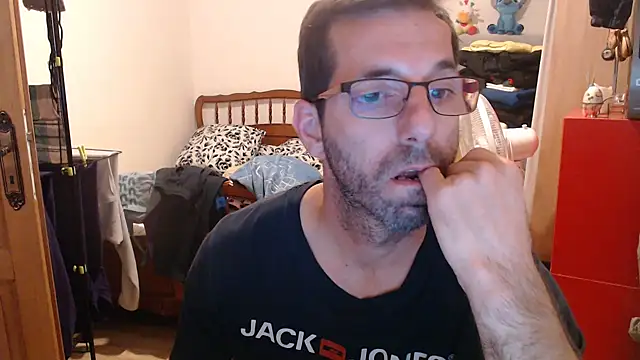 Snapshot of steph19x5 chatting on October 16, 2025, 7:04 pm steph19x5 online show from October 16, 2025, 7:04 pm