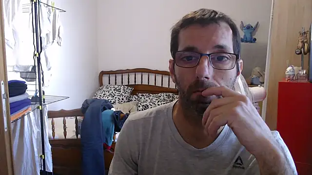 Snapshot of steph19x5 chatting on October 26, 2025, 8:42 am steph19x5 online show from October 26, 2025, 8:42 am