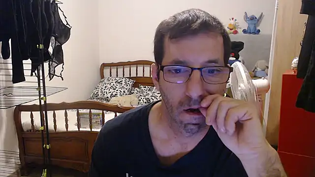 Snapshot of steph19x5 chatting on October 31, 2025, 6:03 am steph19x5 online show from October 31, 2025, 6:03 am