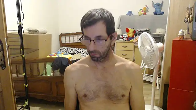 Snapshot of steph19x5 chatting on November 18, 2025, 9:52 pm steph19x5 online show from November 18, 2025, 9:52 pm