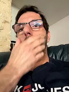 Snapshot of steph19x5 chatting on November 27, 2025, 9:11 am steph19x5 online show from November 27, 2025, 9:11 am