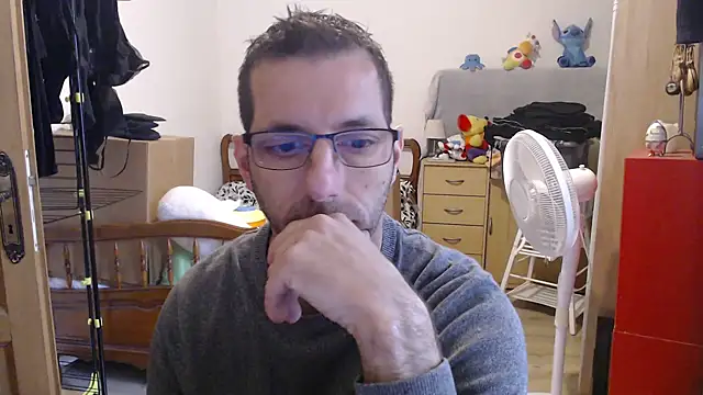 Snapshot of steph19x5 chatting on December 4, 2025, 10:57 am steph19x5 online show from December 4, 2025, 10:57 am