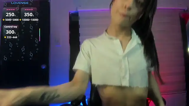 stormytt  online show from November 8, 2025, 3:23 pm