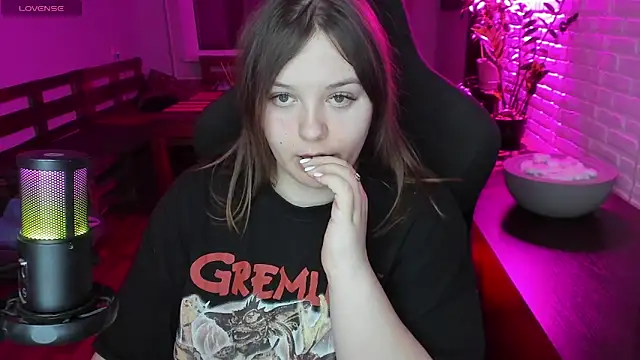 Snapshot of XNirvanaX chatting on December 5, 2025, 1:03 am XNirvanaX online show from December 5, 2025, 1:03 am