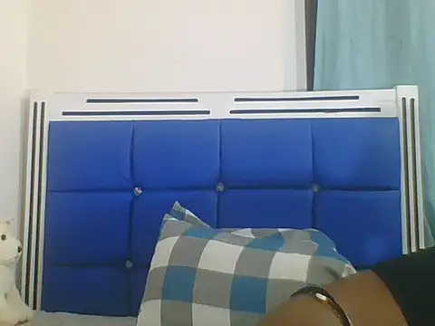 Sweetbaby004 online show from September 24, 2025, 4:10 pm