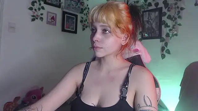 Snapshot of MaryJannes chatting on December 23, 2024, 5:17 am MaryJannes online show from December 23, 2024, 5:17 am