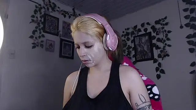 Snapshot of MaryJannes chatting on December 26, 2024, 6:52 am MaryJannes online show from December 26, 2024, 6:52 am