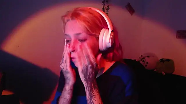 Snapshot of MaryJannes chatting on December 3, 2025, 10:24 am MaryJannes online show from December 3, 2025, 10:24 am