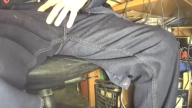 Snapshot of nonnomaturobisex chatting on February 4, 2025, 3:26 pm nonnomaturobisex online show from February 4, 2025, 3:26 pm