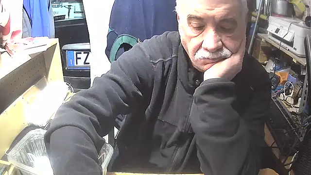 Snapshot of nonnomaturobisex chatting on February 5, 2025, 7:39 am nonnomaturobisex online show from February 5, 2025, 7:39 am