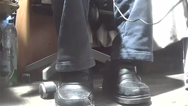 Snapshot of nonnomaturobisex chatting on February 25, 2025, 5:58 pm nonnomaturobisex online show from February 25, 2025, 5:58 pm