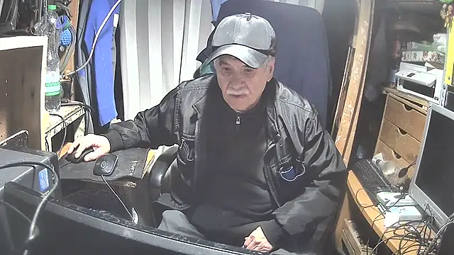 Snapshot of nonnomaturobisex chatting on March 2, 2025, 8:16 am nonnomaturobisex online show from March 2, 2025, 8:16 am