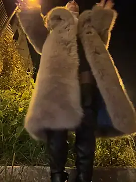 Snapshot of Zeyna1 chatting on December 30, 2024, 11:28 pm Zeyna1 online show from December 30, 2024, 11:28 pm