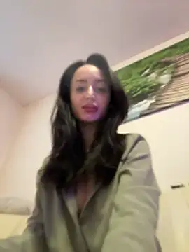 Snapshot of Zeyna1 chatting on December 14, 2025, 11:37 am Zeyna1 online show from December 14, 2025, 11:37 am