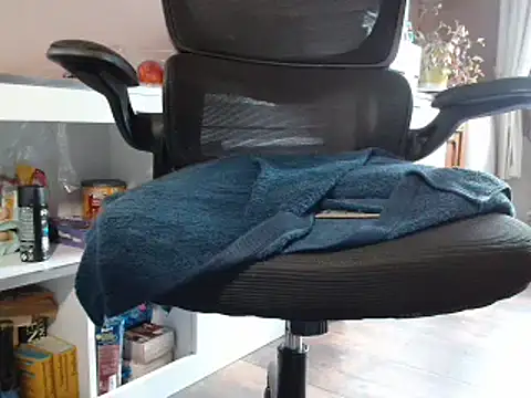 suedel65 online show from February 24, 2025, 2:58 pm