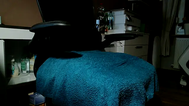 suedel65 online show from October 15, 2025, 3:39 am