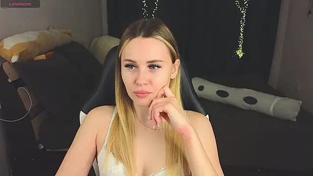 Snapshot of Alenca_hot_sex chatting on January 22, 2025, 5:28 pm Alenca hot sex online show from January 22, 2025, 5:28 pm