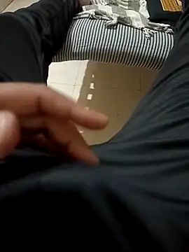 Snapshot of Desi_Londa_143 chatting on February 14, 2025, 8:37 pm Desi Londa 143 online show from February 14, 2025, 8:37 pm