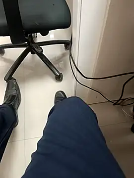 Snapshot of Desi_Londa_143 chatting on March 13, 2025, 6:37 am Desi Londa 143 online show from March 13, 2025, 6:37 am