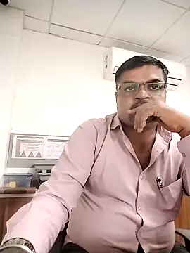 Snapshot of Desi_Londa_143 chatting on September 15, 2025, 5:29 am Desi Londa 143 online show from September 15, 2025, 5:29 am