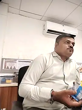 Snapshot of Desi_Londa_143 chatting on September 30, 2025, 4:17 am Desi Londa 143 online show from September 30, 2025, 4:17 am