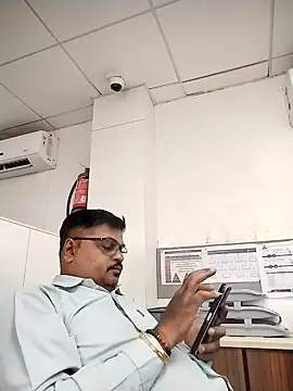 Snapshot of Desi_Londa_143 chatting on October 8, 2025, 4:54 am Desi Londa 143 online show from October 8, 2025, 4:54 am