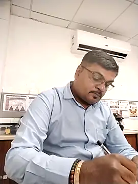 Snapshot of Desi_Londa_143 chatting on October 9, 2025, 5:05 am Desi Londa 143 online show from October 9, 2025, 5:05 am