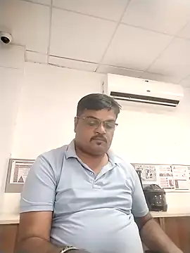 Snapshot of Desi_Londa_143 chatting on October 11, 2025, 5:39 am Desi Londa 143 online show from October 11, 2025, 5:39 am