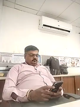 Snapshot of Desi_Londa_143 chatting on October 16, 2025, 5:08 am Desi Londa 143 online show from October 16, 2025, 5:08 am