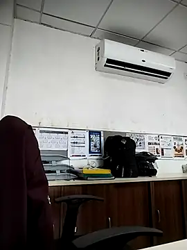 Snapshot of Desi_Londa_143 chatting on November 10, 2025, 8:35 am Desi Londa 143 online show from November 10, 2025, 8:35 am