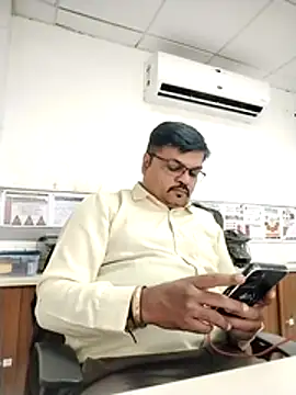 Snapshot of Desi_Londa_143 chatting on November 20, 2025, 6:24 am Desi Londa 143 online show from November 20, 2025, 6:24 am