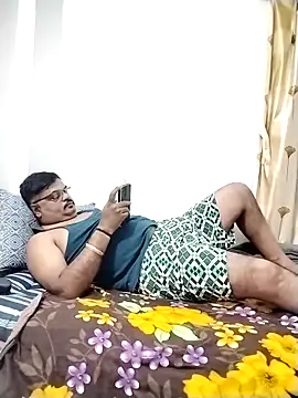 Snapshot of Desi_Londa_143 chatting on December 3, 2025, 5:00 pm Desi Londa 143 online show from December 3, 2025, 5:00 pm