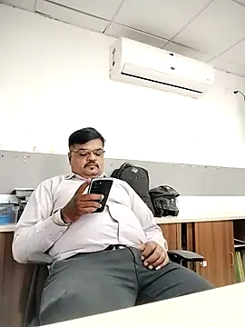 Snapshot of Desi_Londa_143 chatting on December 5, 2025, 6:00 am Desi Londa 143 online show from December 5, 2025, 6:00 am