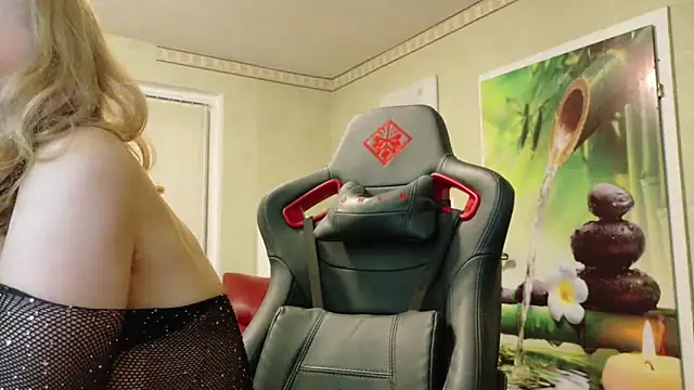 Snapshot of HotLana69 chatting on February 18, 2025, 4:59 pm HotLana69 online show from February 18, 2025, 4:59 pm