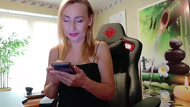 Snapshot of HotLana69 chatting on September 30, 2025, 8:30 am HotLana69 online show from September 30, 2025, 8:30 am