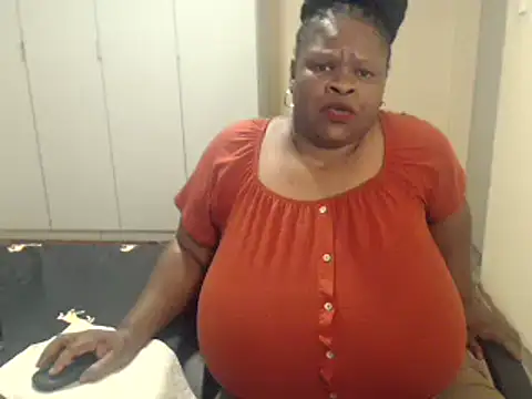 sweetnoziexx online show from February 17, 2025, 3:31 pm