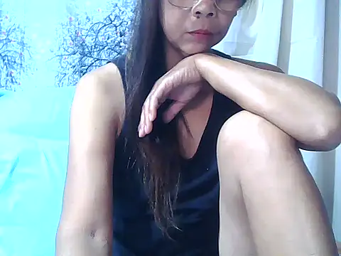 Snapshot of urwife_tobe chatting on November 7, 2025, 5:57 pm urwife tobe online show from November 7, 2025, 5:57 pm