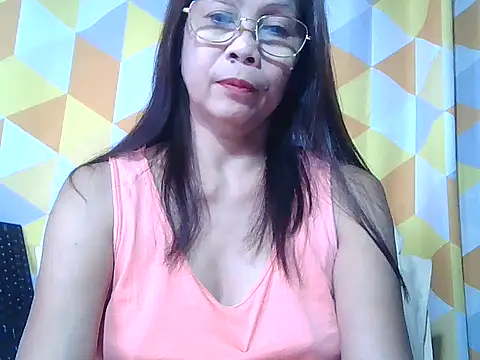 Snapshot of urwife_tobe chatting on December 5, 2025, 3:09 pm urwife tobe online show from December 5, 2025, 3:09 pm