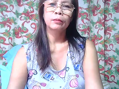 Snapshot of urwife_tobe chatting on December 17, 2025, 8:04 pm urwife tobe online show from December 17, 2025, 8:04 pm