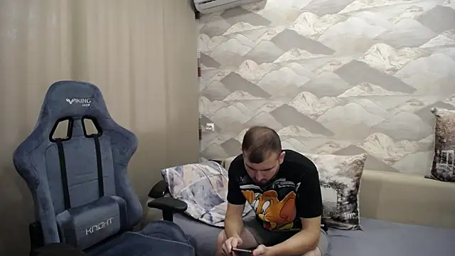 Snapshot of SerzhKorol1 chatting on September 20, 2025, 8:15 am SerzhKorol1 online show from September 20, 2025, 8:15 am