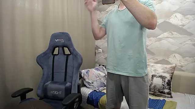 Snapshot of SerzhKorol1 chatting on October 7, 2025, 8:11 am SerzhKorol1 online show from October 7, 2025, 8:11 am